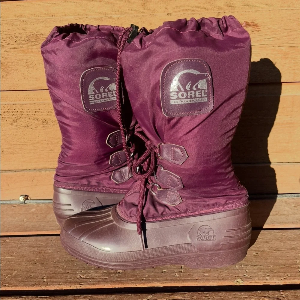 Sorel Haufman women’s boots with liner. Vintage. Size 8. Raspberry/purple